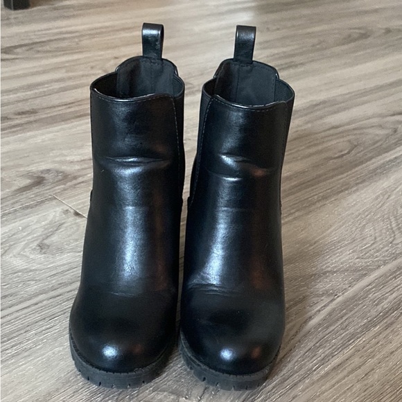 Black leather ankle booties - Picture 3 of 4